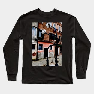 Kissing Lamp-post Long Sleeve T-Shirt